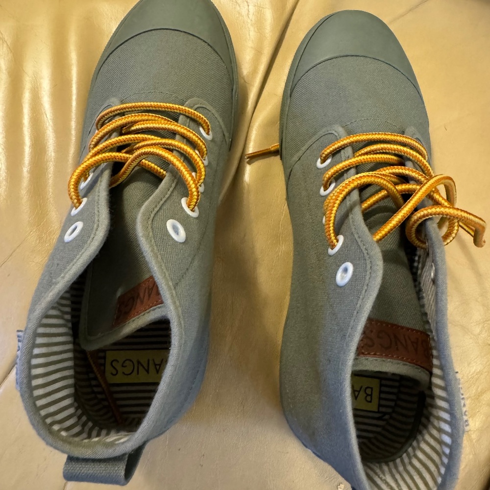 NWOT BANGS High-Top Sneakers, olive green sz 9